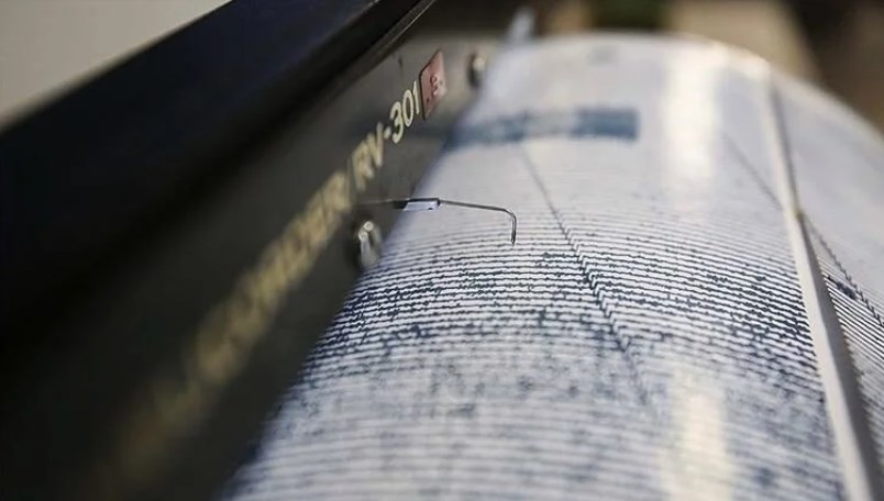 Endonezya’da 6,1 büyüklüğünde deprem
