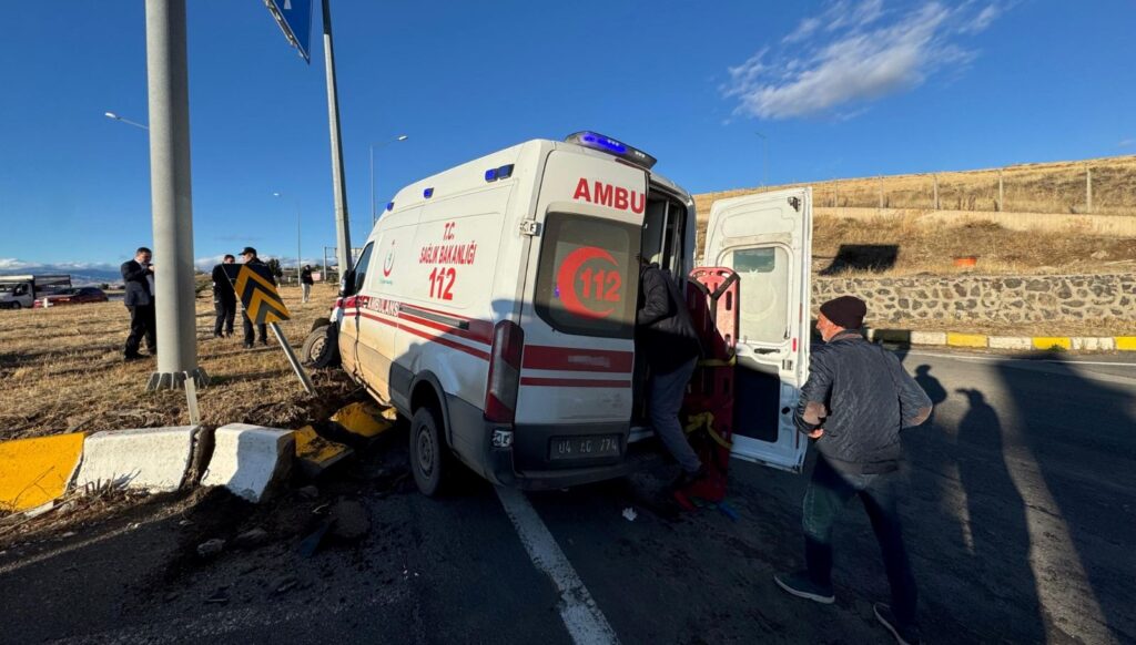 agrida ambulanskazaya karisti 2si agir 7 yarali duKPsKAp.jpg