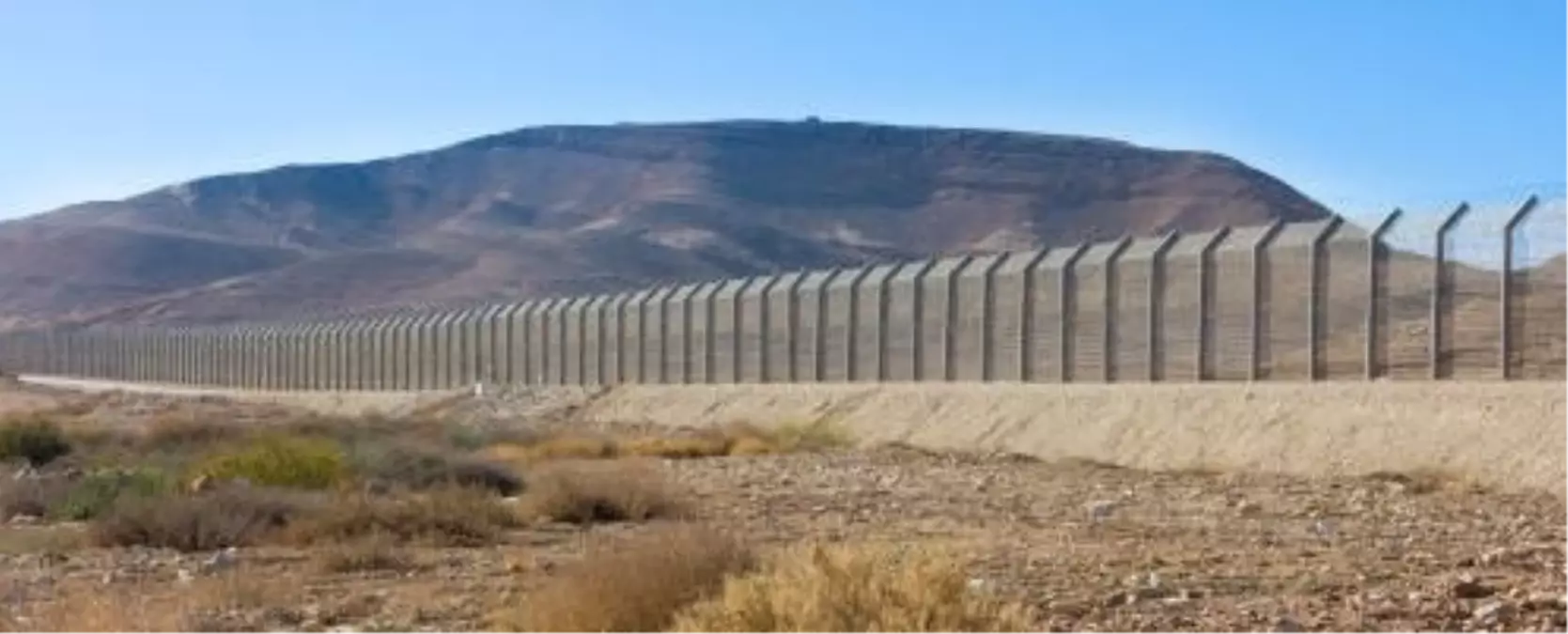 israil ordusu misir sinirinda kacakcilik girisiminde bulunan bir kisiyi oldurdu 8TYKreKi.jpg