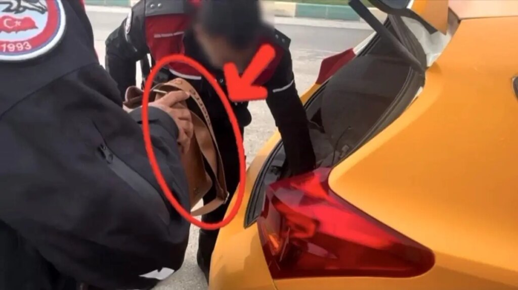 mersinde dolandiricilik yapan supheli osmaniyede yakalandi RgeDAGf5.jpg