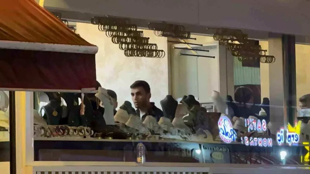 kocaelide coken binanin yakininda kolon catladi 16 bina tahliye edildi HWWcBEqw.jpg