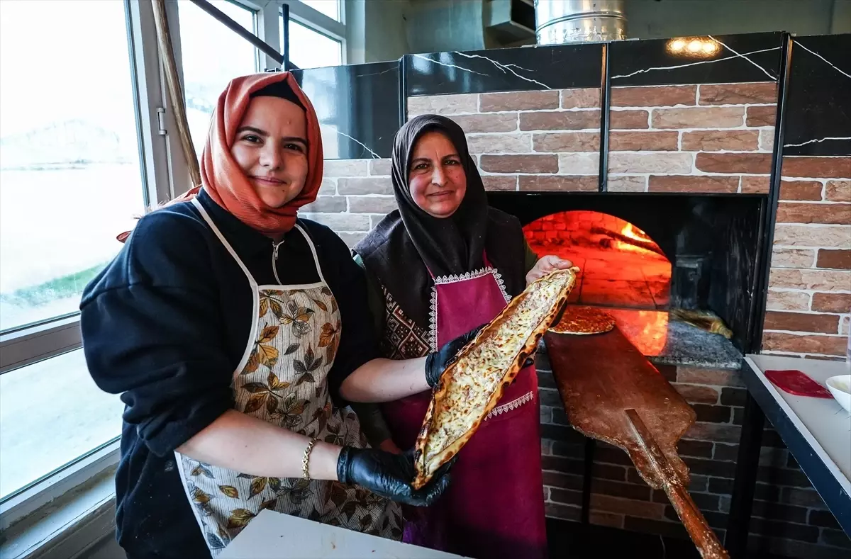 Gelin olduğu kırsal mahalleye kızıyla pide salonu açtı