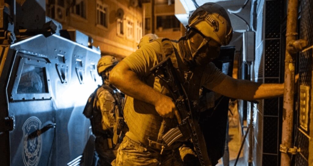 İzmir’de uyuşturucu operasyonu: 18 kişi tutuklandı