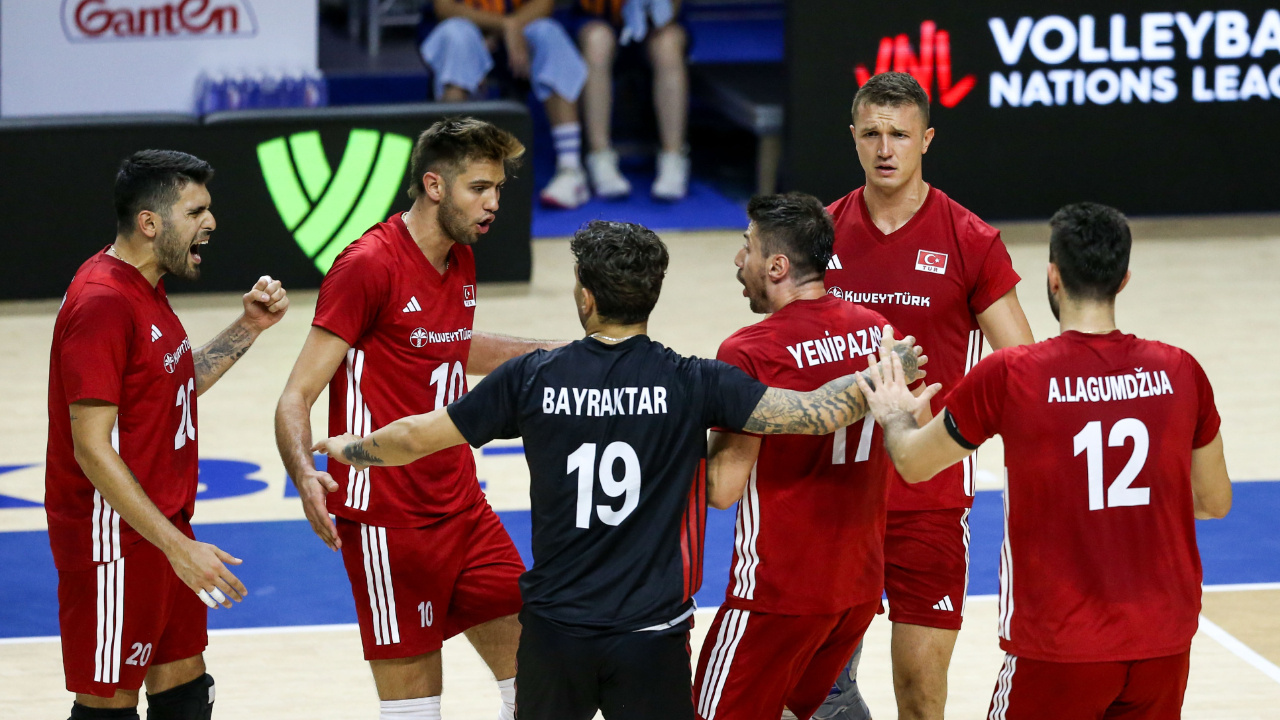 Harikasiniz filenin efeleri ukraynayi geriden gelerek devirdi erYrGvSE